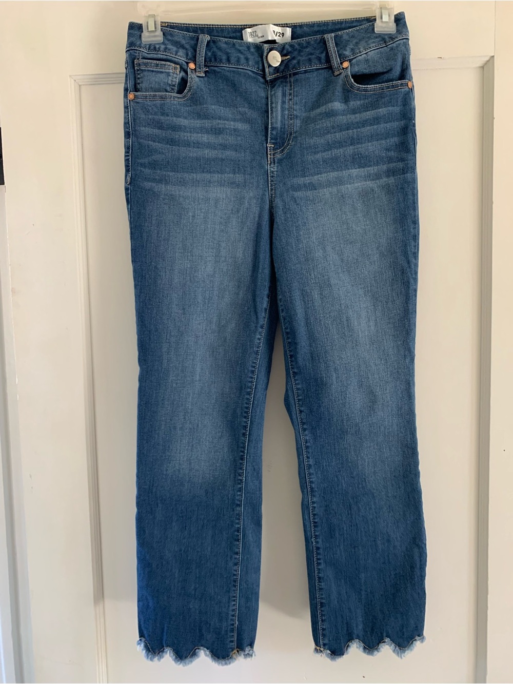 1822 Denim Cropped Blue Jeans with Scalloped Hem